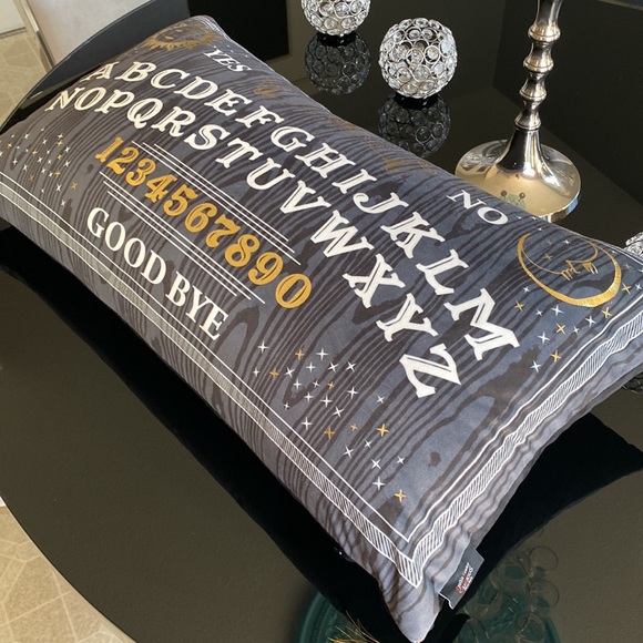 Ouija cushion like new - Picture 8 of 12